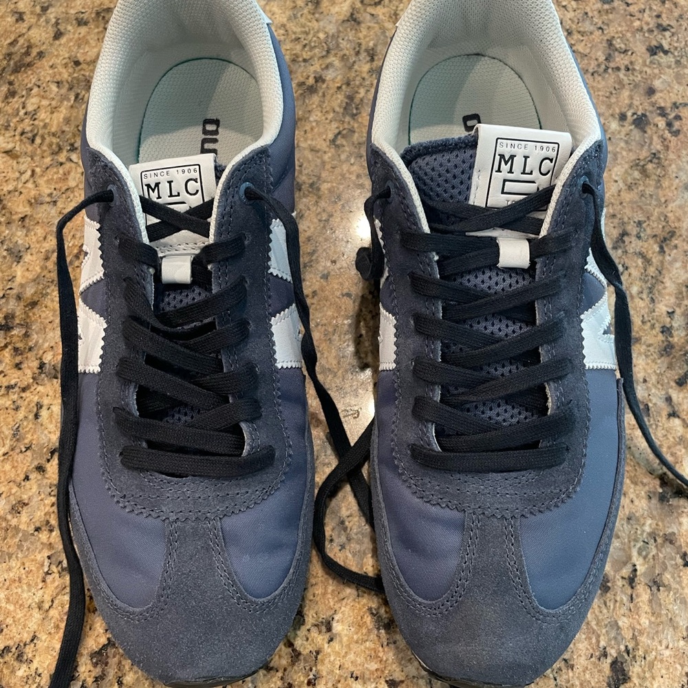 Men's Navy and White Sneakers. Hard to find Mizuno! - Picture 5 of 11